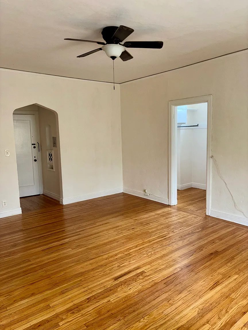Photograph of 1143 McKinley Avenue, Unit 16