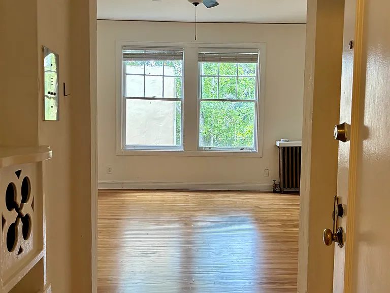 Photograph of 1143 McKinley Avenue, Unit 16