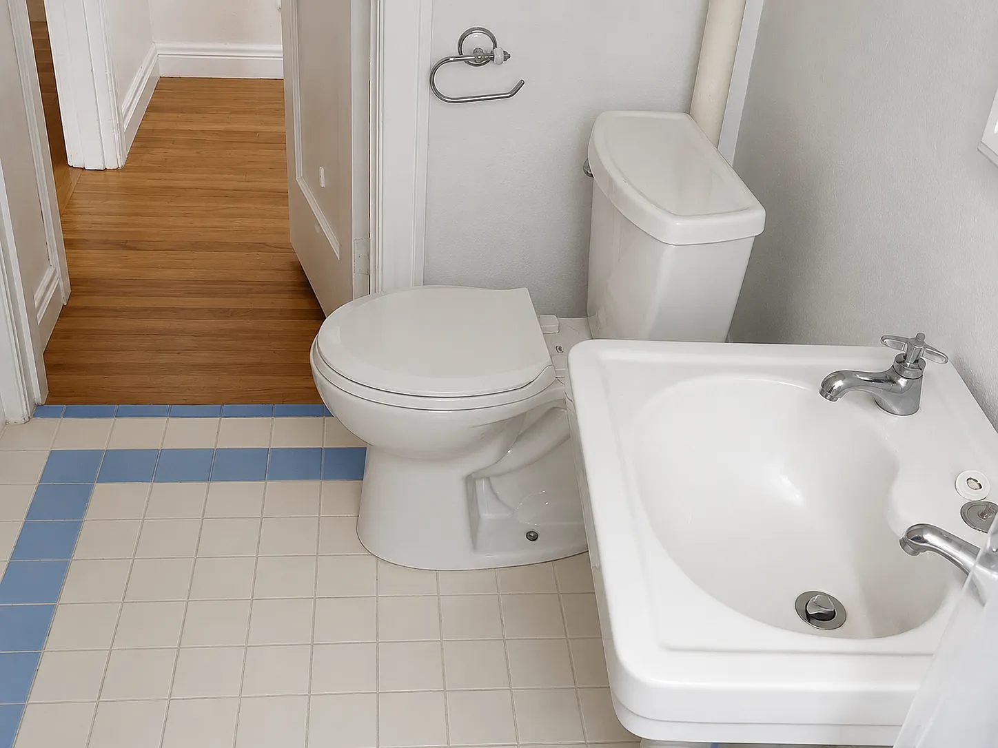 Photograph of 1143 McKinley Avenue, Unit 16