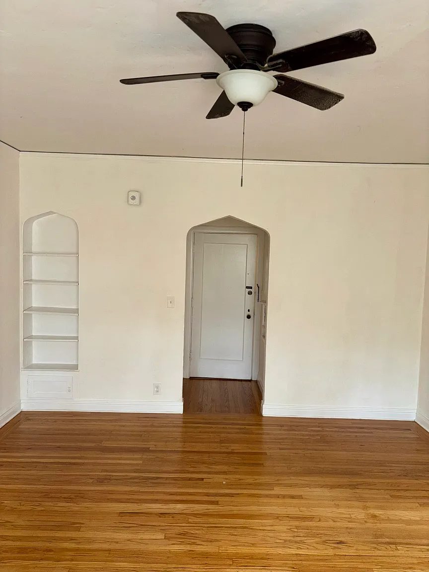 Photograph of 1143 McKinley Avenue, Unit 16