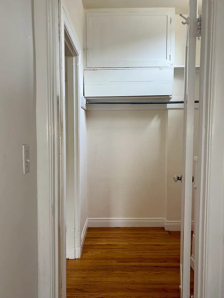 Photograph of 1143 McKinley Avenue, Unit 16