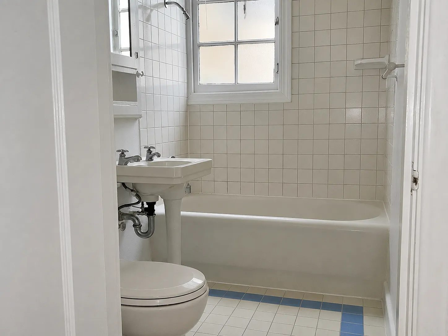 Photograph of 1143 McKinley Avenue, Unit 16