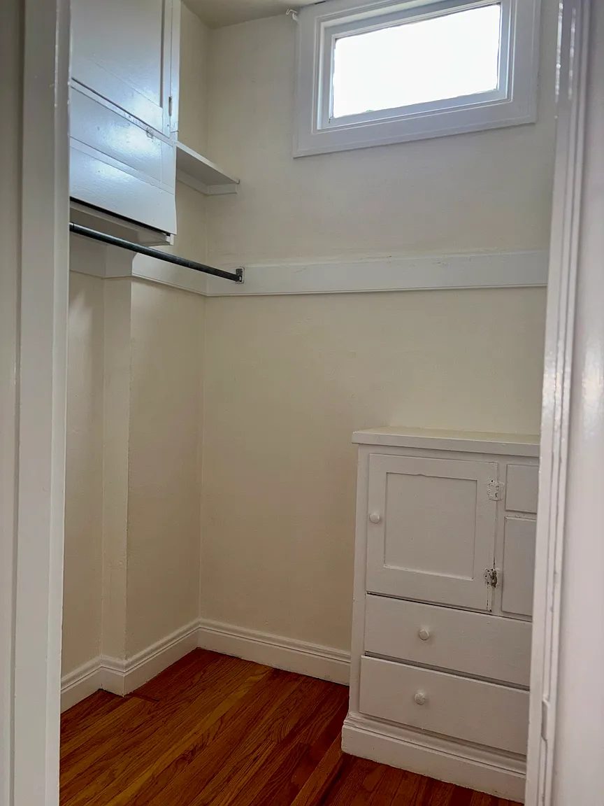 Photograph of 1143 McKinley Avenue, Unit 16