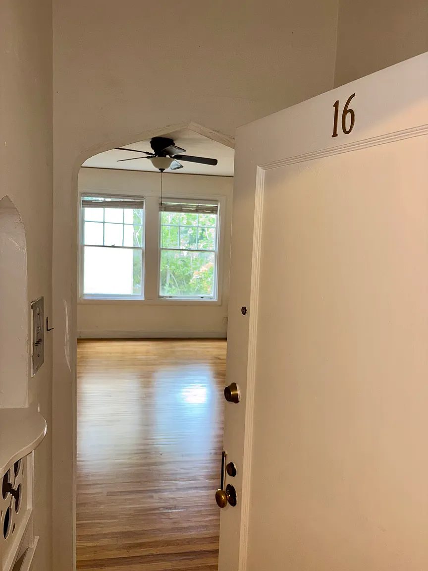 Photograph of 1143 McKinley Avenue, Unit 16