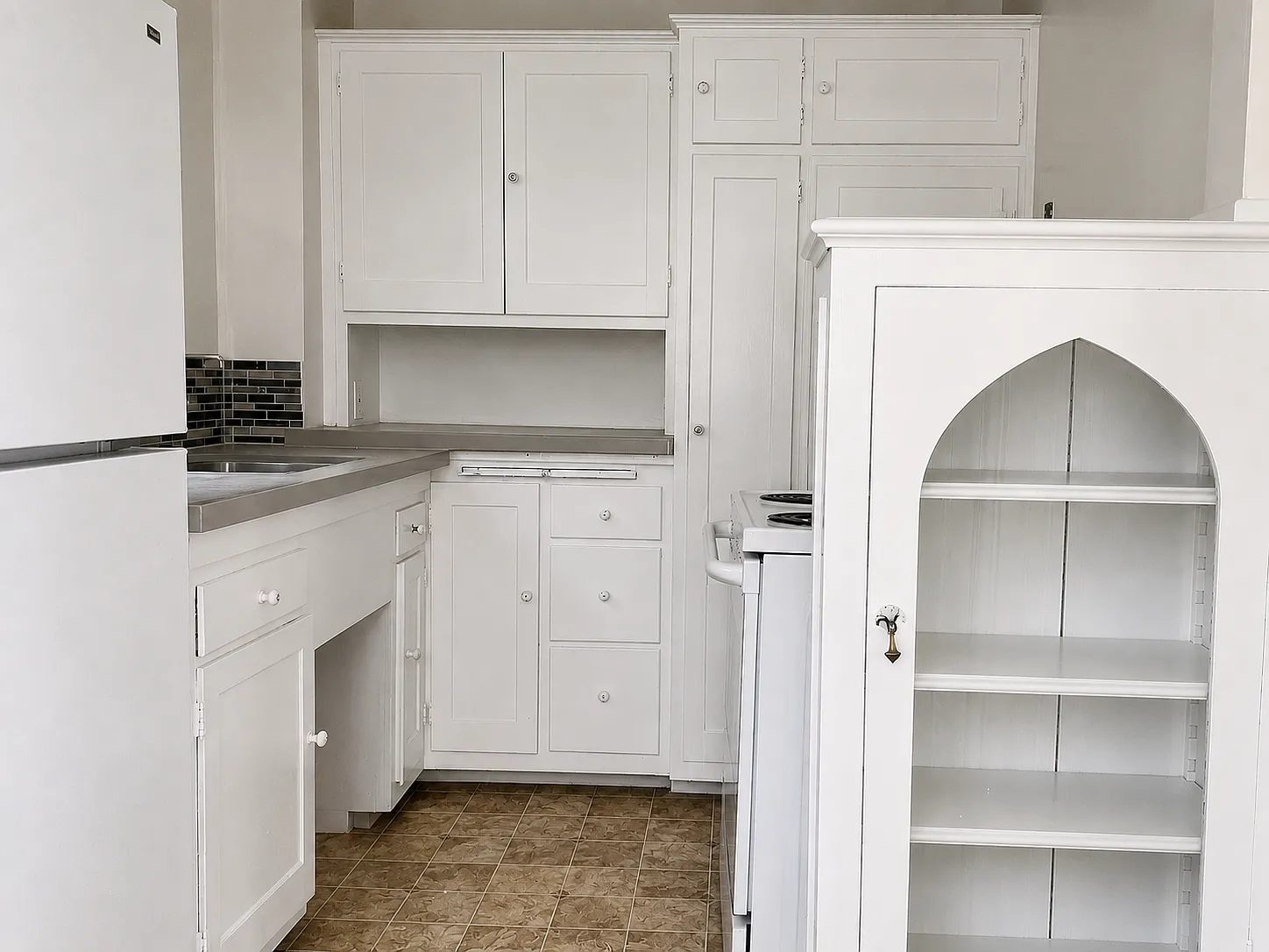 Photograph of 1143 McKinley Avenue, Unit 16